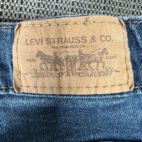 Levis 515 Womens Size 12 Blue Denim Capri Jeans Mid-Rise Stretch Cuffed Hem - Picture 10 of 11